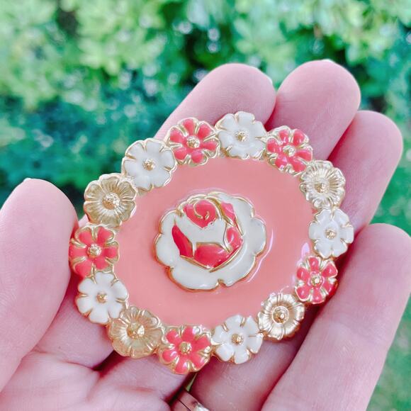 Vintage Enamel Floral Brooch Bold Dimensional Costume Pin Gold Tone - Picture 4 of 8